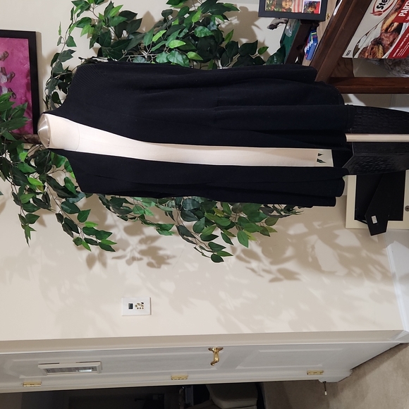 Sweater - Picture 1 of 4